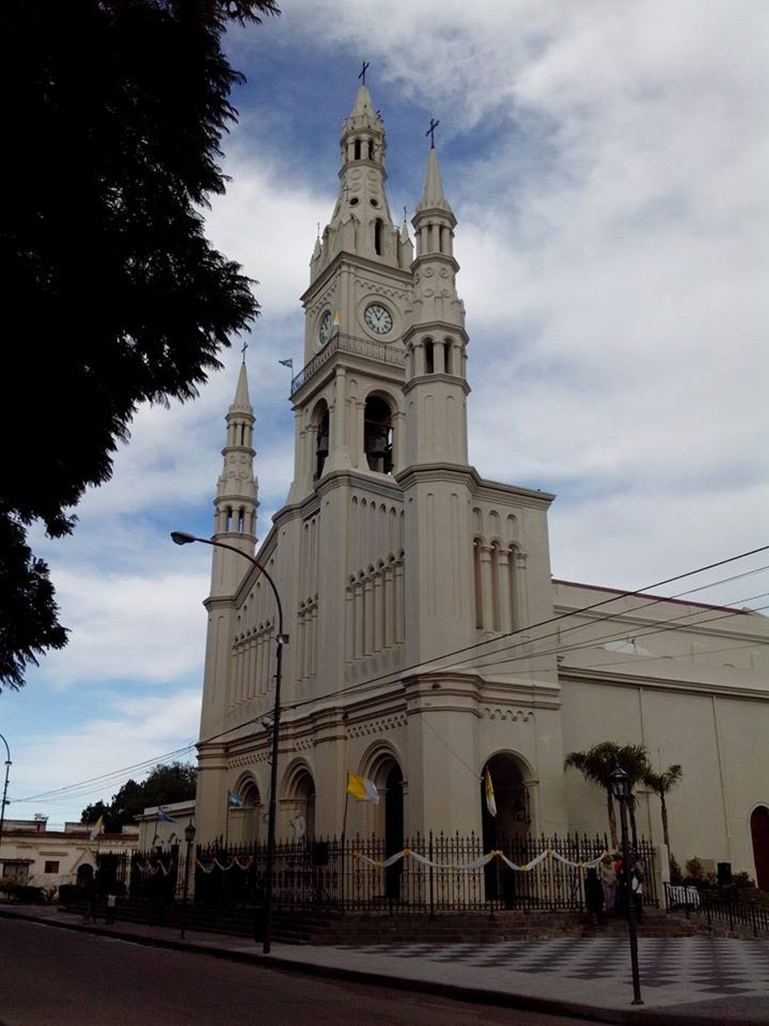 Parroquia San Antonio: Situación del edificio