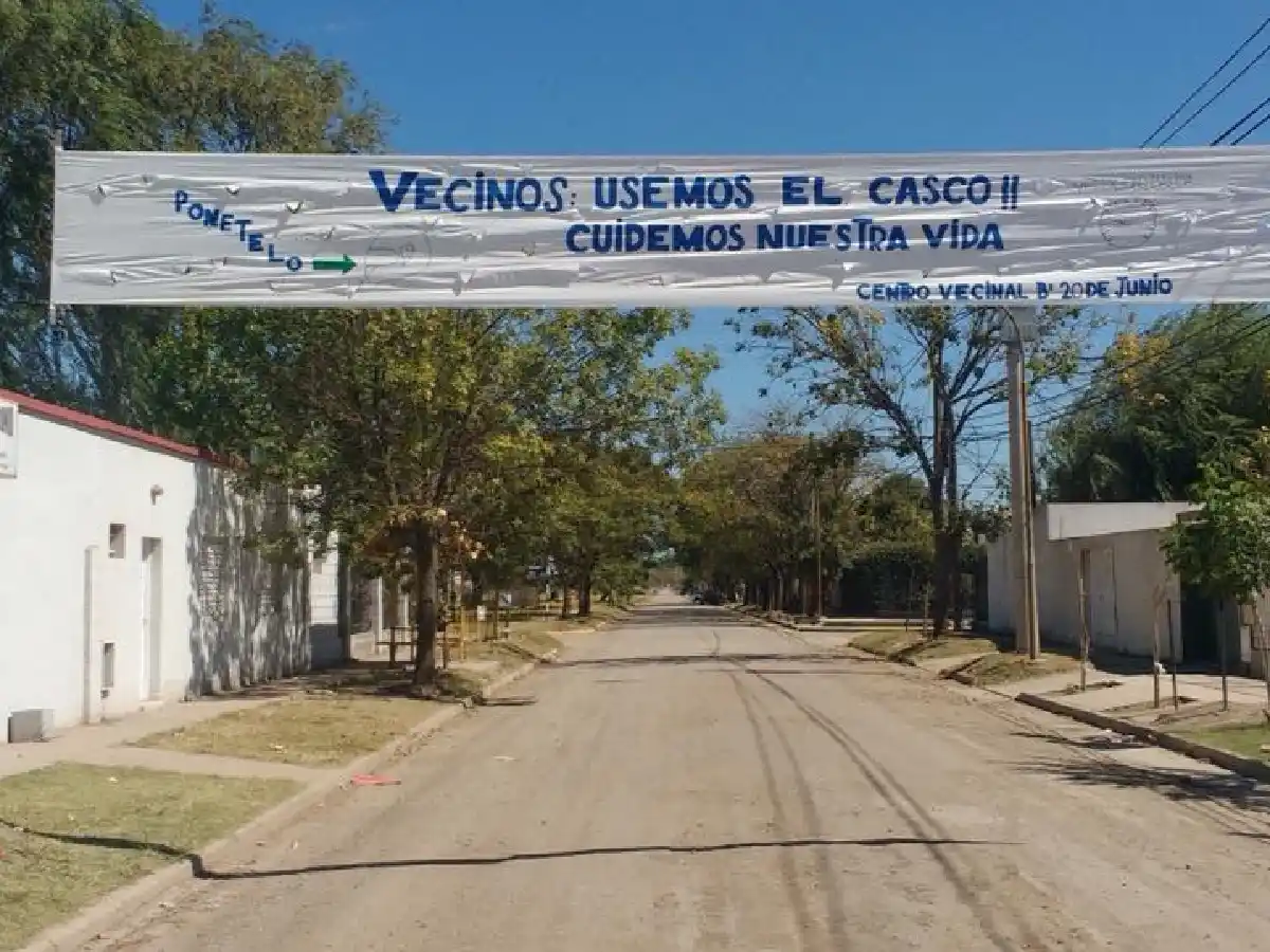 En barrio 20 de Junio, un pasacalle concientiza sobre el uso del casco 