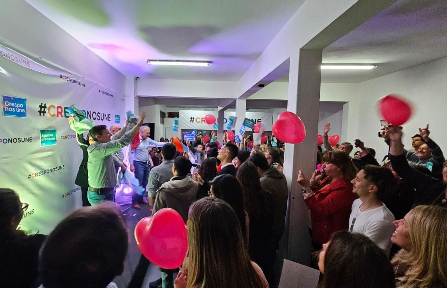 Cerutti cerró su campaña con una multitud de vecinos