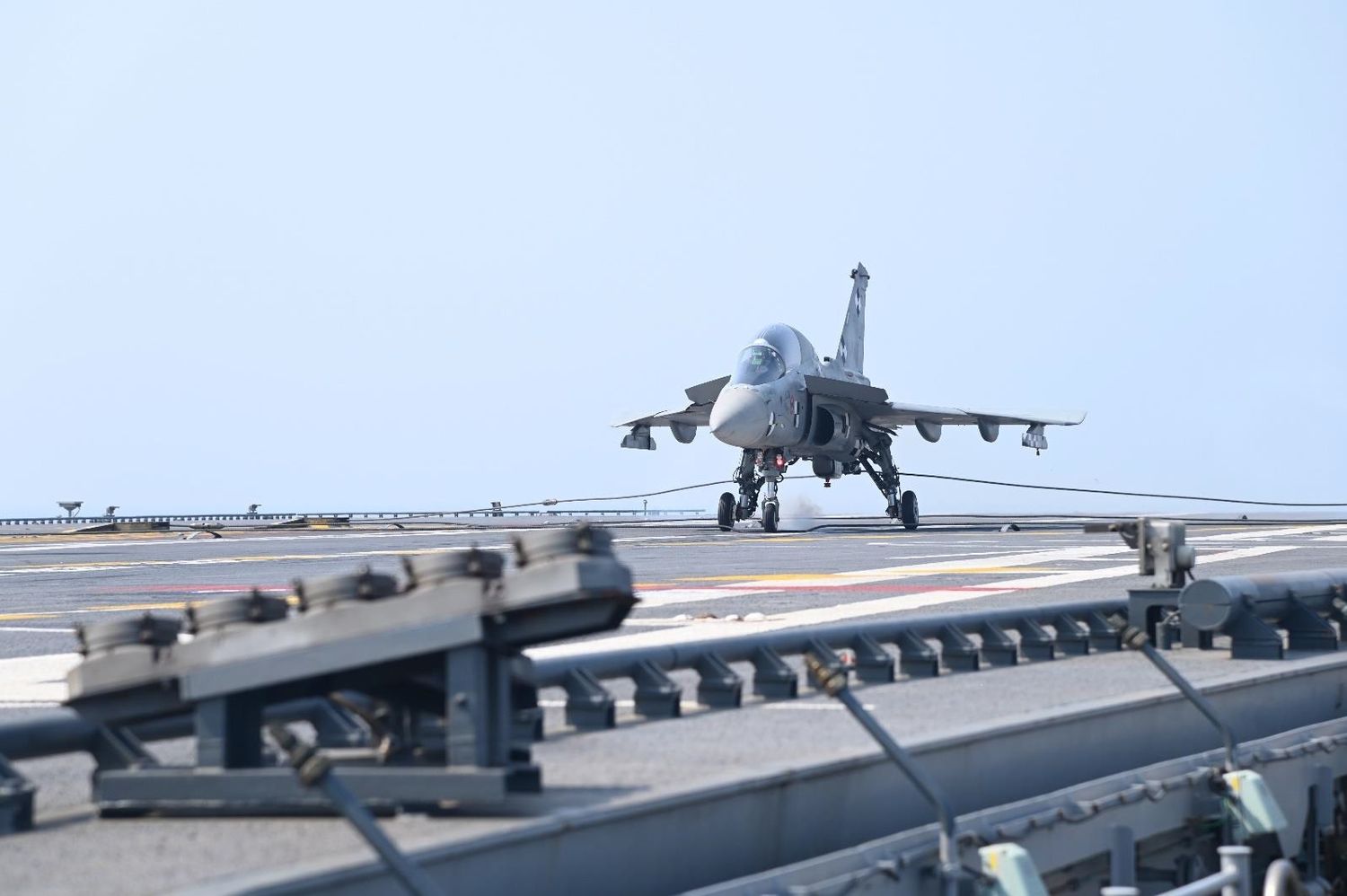 Naval Tejas and MiG-29K tested aboard INS Vikrant, India’s new aircraft carrier