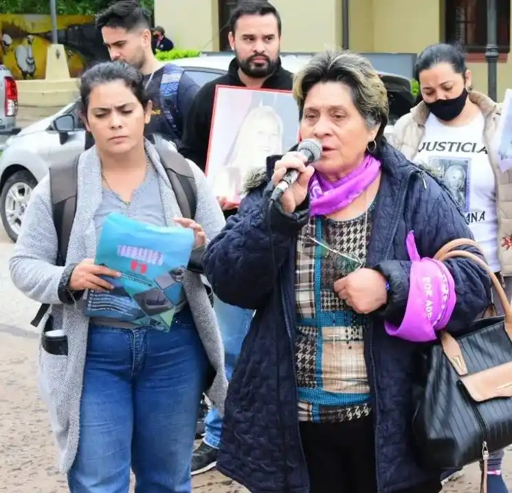 Zulma Folt, la madre de Adriana encabezó el reclamo por Justicia frente a Tribunales.