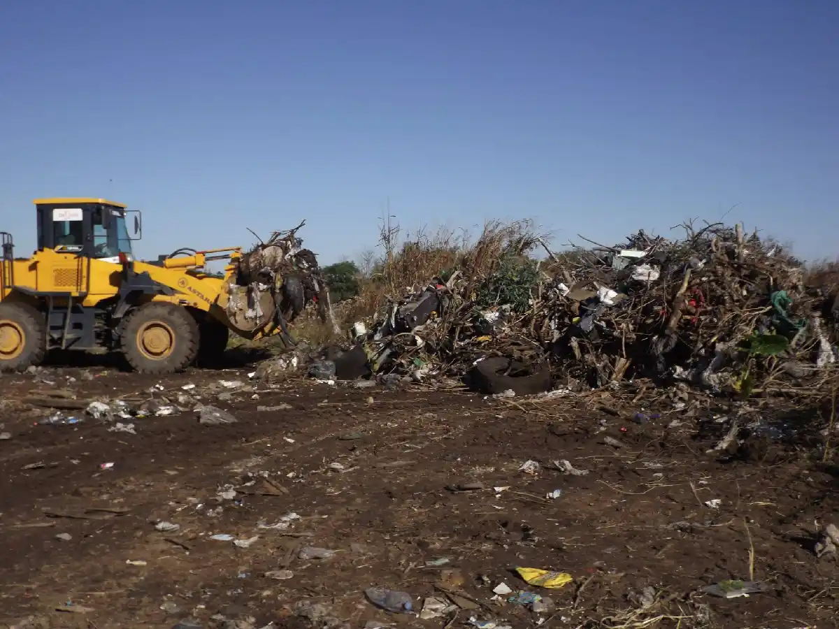 Devoto: Limpieza en el predio de la planta municipal de reciclado 
