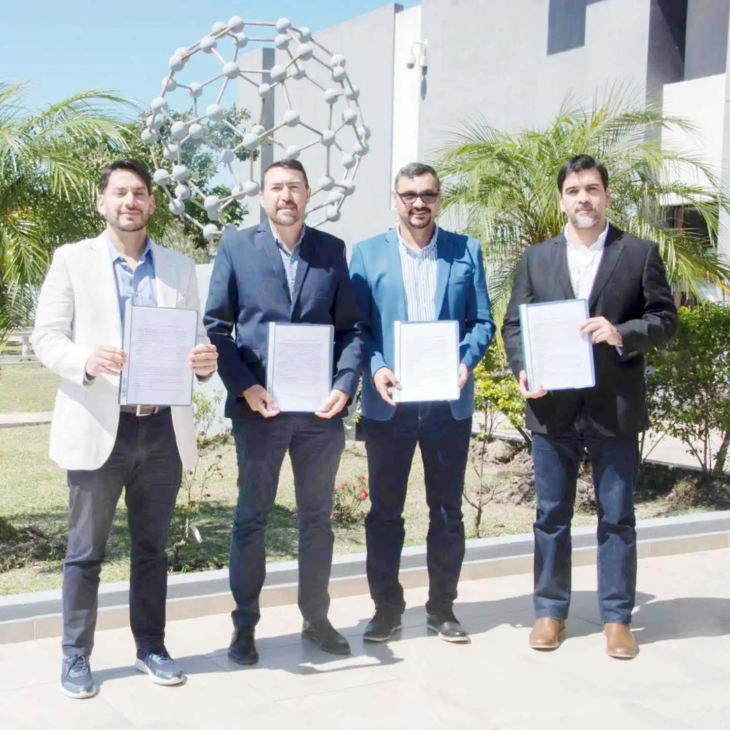 Firma de convenio entre la Provincia y la
Empresa de Innovación y Conocimiento Abierto