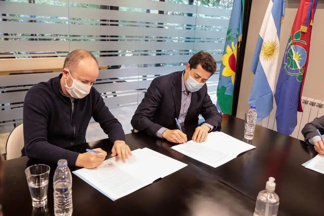 Insaurralde recibió a Wado de Pedro en Lomas de Zamora: Firmó convenio para apoyo financiero