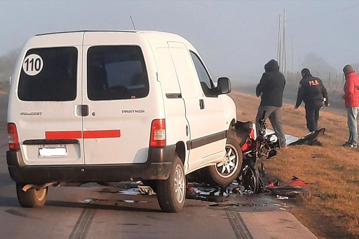 Un motociclista falleció en impresionante choque de tres vehículos