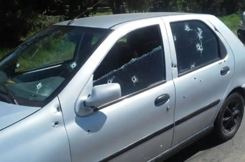 Tres muertos y un herido en una balacera en la A012