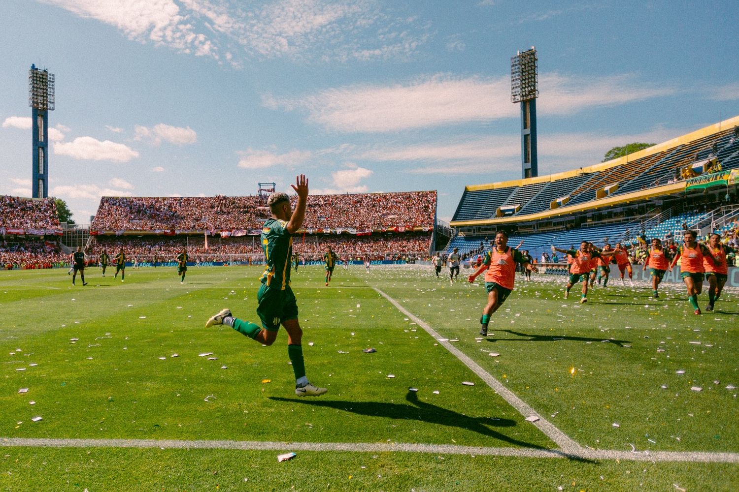 Elías Torres, una de las figuras del partido, marcó el segundo gol del encuentro.