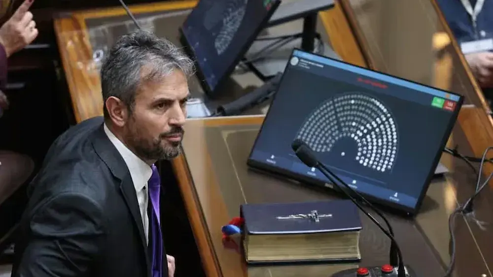 El presidente de Diputados, Martín Menem, hoy poco antes de que se cayera la sesión por el DNU 70.