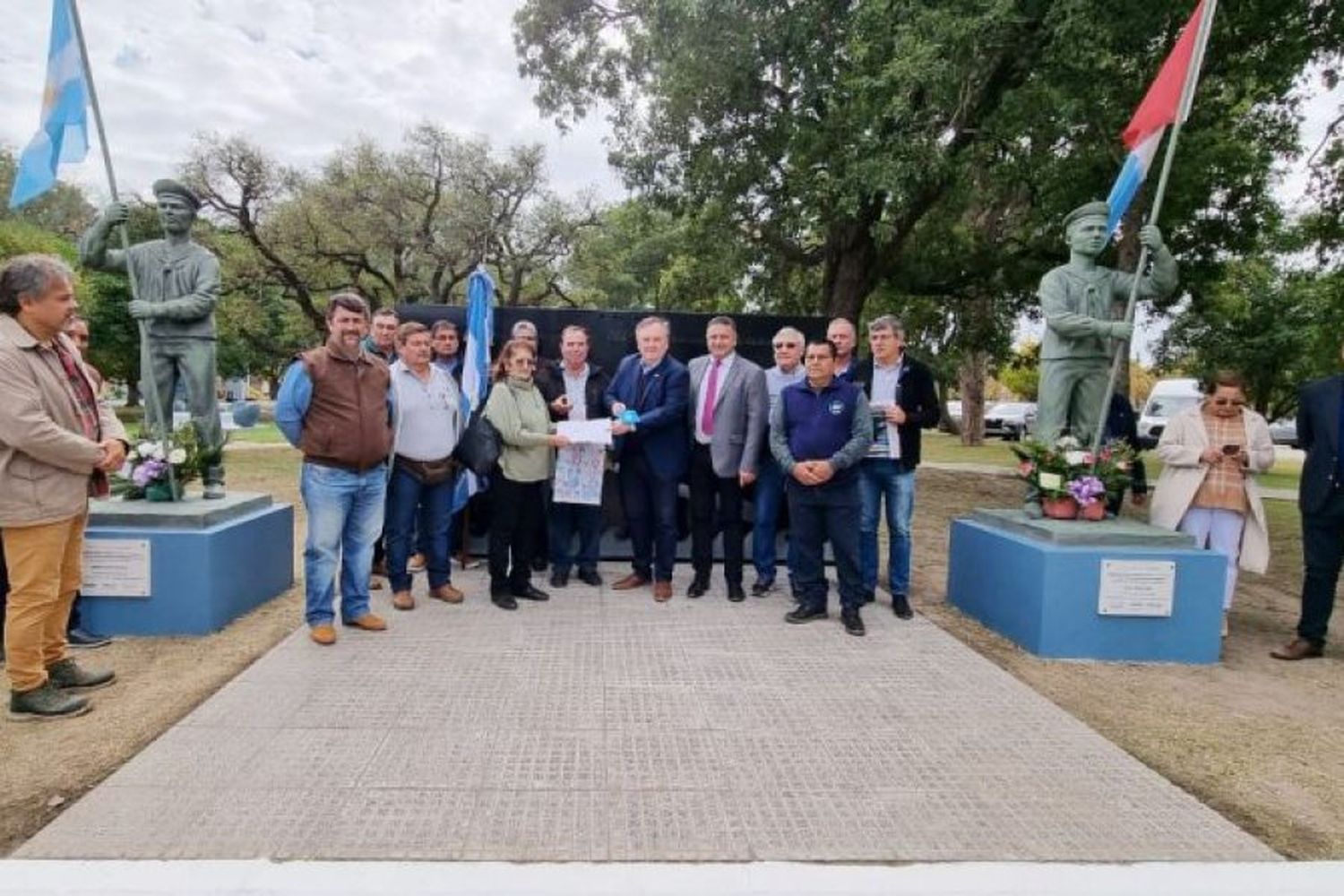 Ambrosetti rindió un emotivo homenaje a los héroes de Malvinas «Julio César Lobos y Néstor David Córdoba»