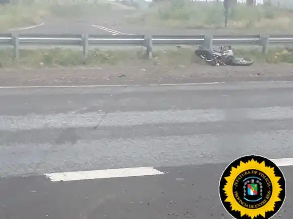 Un vecino de San Salvador sufrió fractura de clavícula al caer de su moto