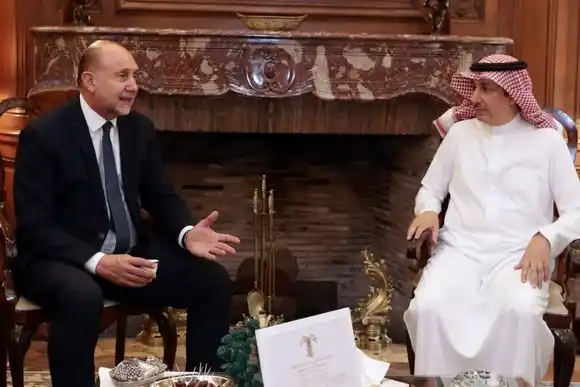 Perotti invitó al equipo de Pullaro a una misión a Kuwait para gestión de créditos