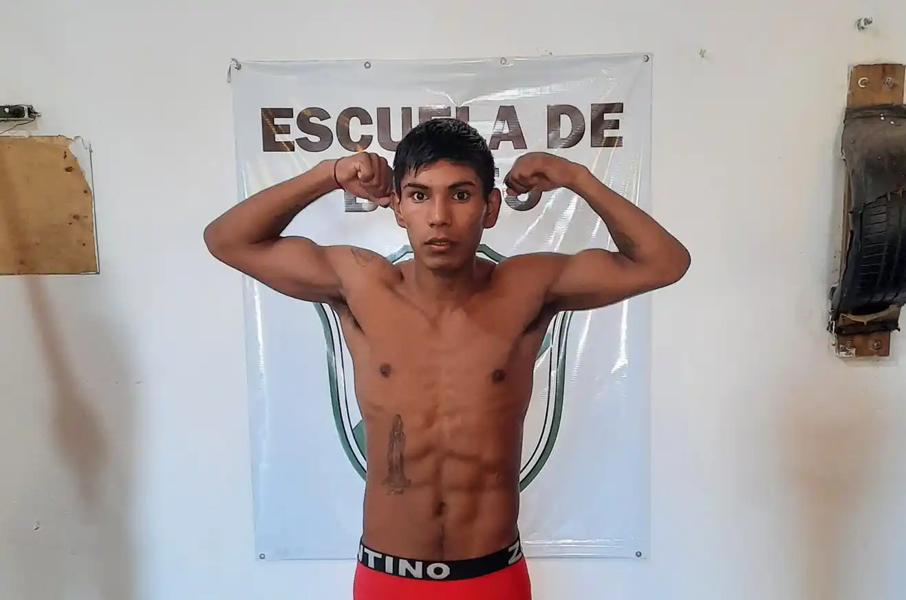 Juan Uncos ganó en su debut como profesional en Banfield