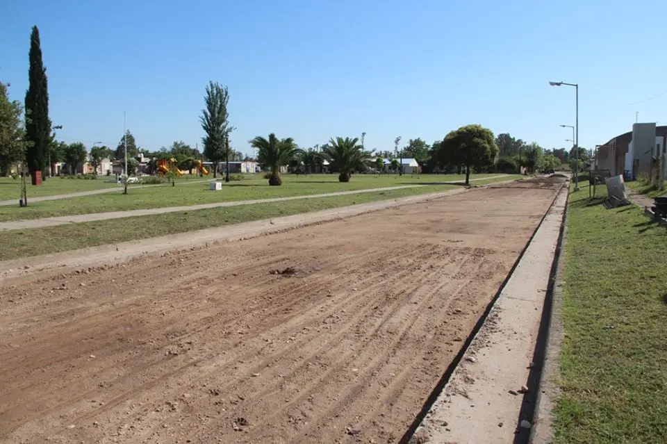 LOBERIA: Nivelaron calle que será pavimentada