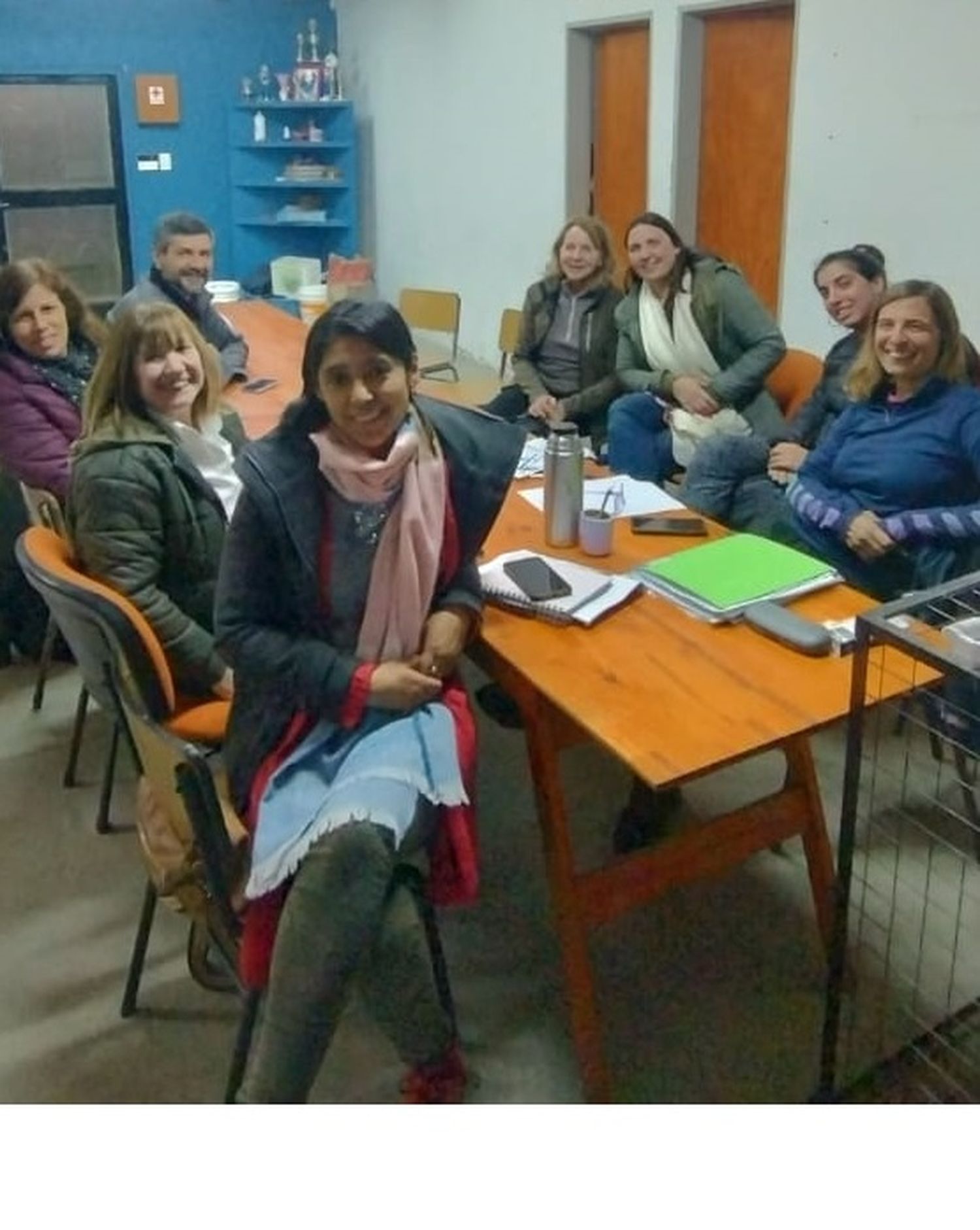 Integrantes de Asociación Celíacos filial Tandil y de Reinventar Tandil, en plena organización de la correcaminata.