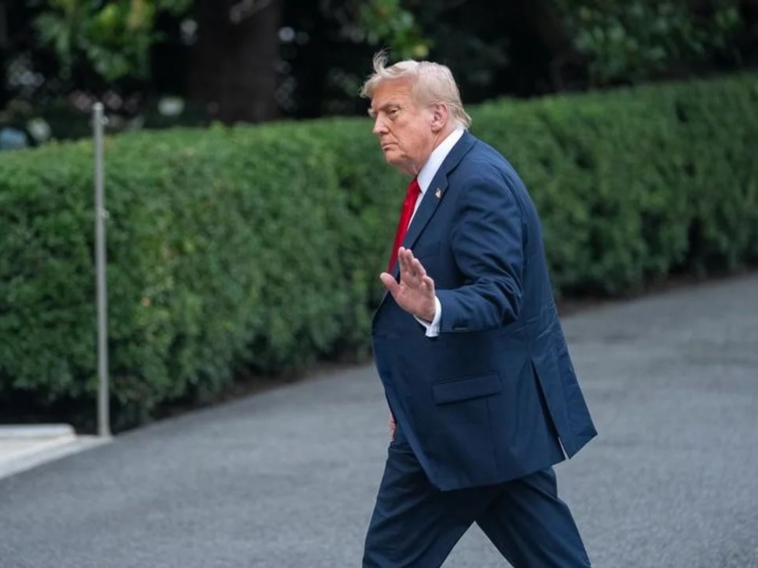 Por decreto, Trump determinó desalojar de la vía pública a las personas sin hogar