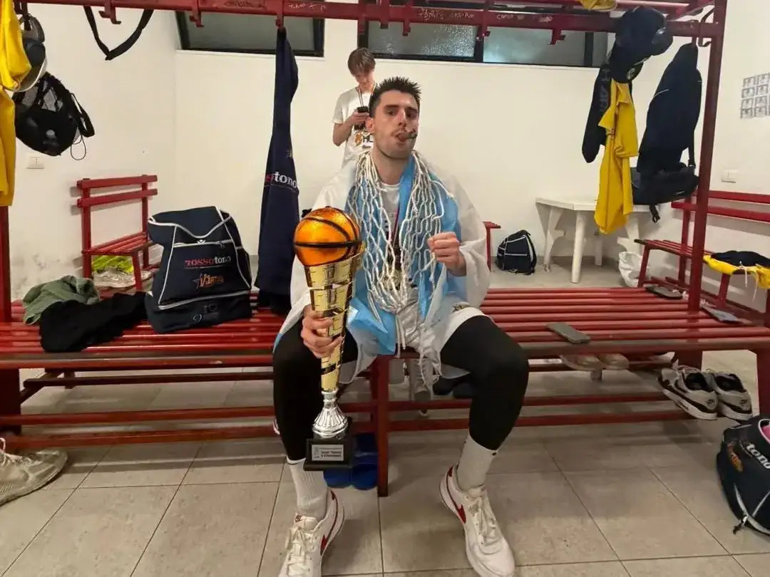 Bautista Fouce, el gualeguaychuense que fue figura en el ascenso de su equipo en Italia