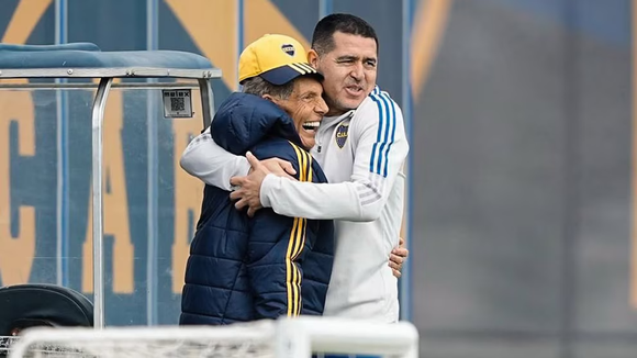 Russo sigue internado después de un chequeo médico y Úbeda volverá a dirigir el entrenamiento de Boca