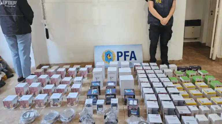 Imputaron a tres trabajadores de Correo Argentino por sospechas de que evitaron controles aduaneros a cambio de dinero.