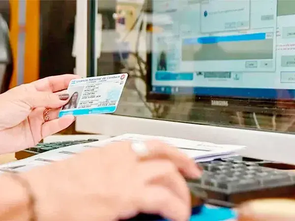 Las licencias nacionales profesionales tendrán mayor vigencia y un trámite más simple para los conductores