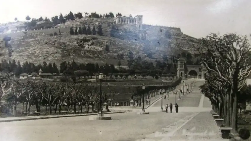 El Parque Independencia fue inaugurado el 4 de abril de 1923 y cuenta con una portada de estilo románico, obsequiada por la colectividad italiana.