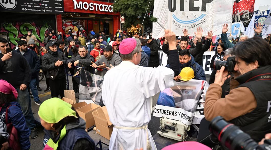 San Cayetano: sindicatos y organizaciones sociales marchan a Plaza de Mayo