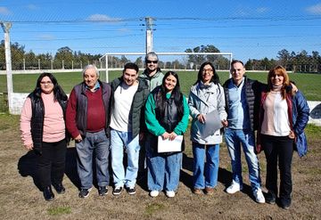 Andrea Cáceres visitó y entregó subsidio en Lobería