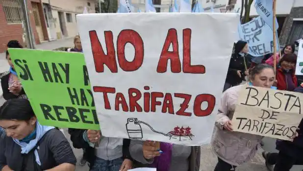 Protestas contra los tarifazos y el préstamo del FMI