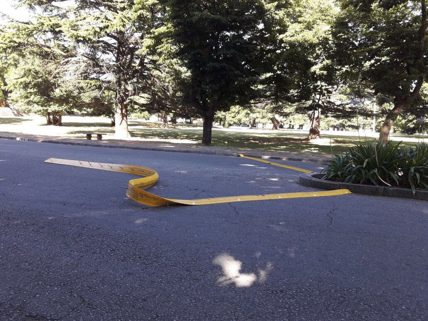 Arrancaron un reductor de velocidad que había sido colocado en la diagonal Illia