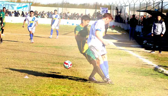 Urquiza venció a Libertad y se prende