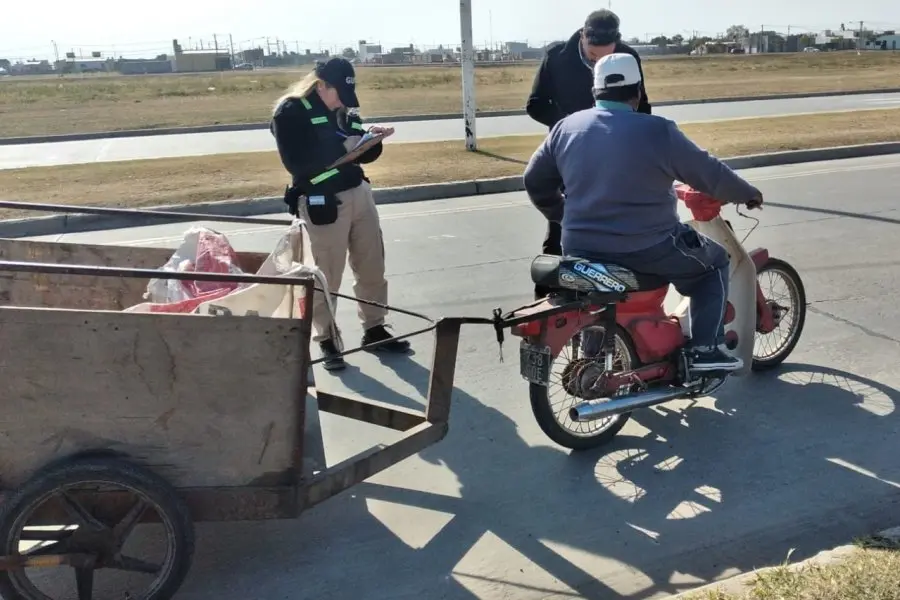 Fue observado arrojando residuos y lo infraccionaron