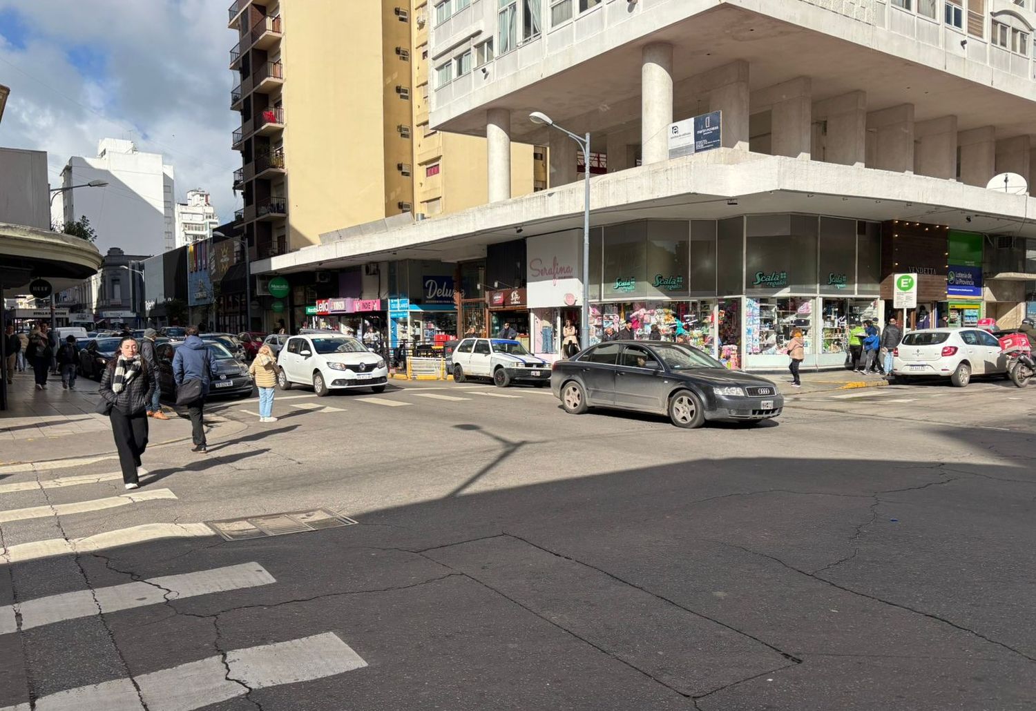 Comerciantes del centro comentan que a toda hora ocurren hechos de violencia y robos.