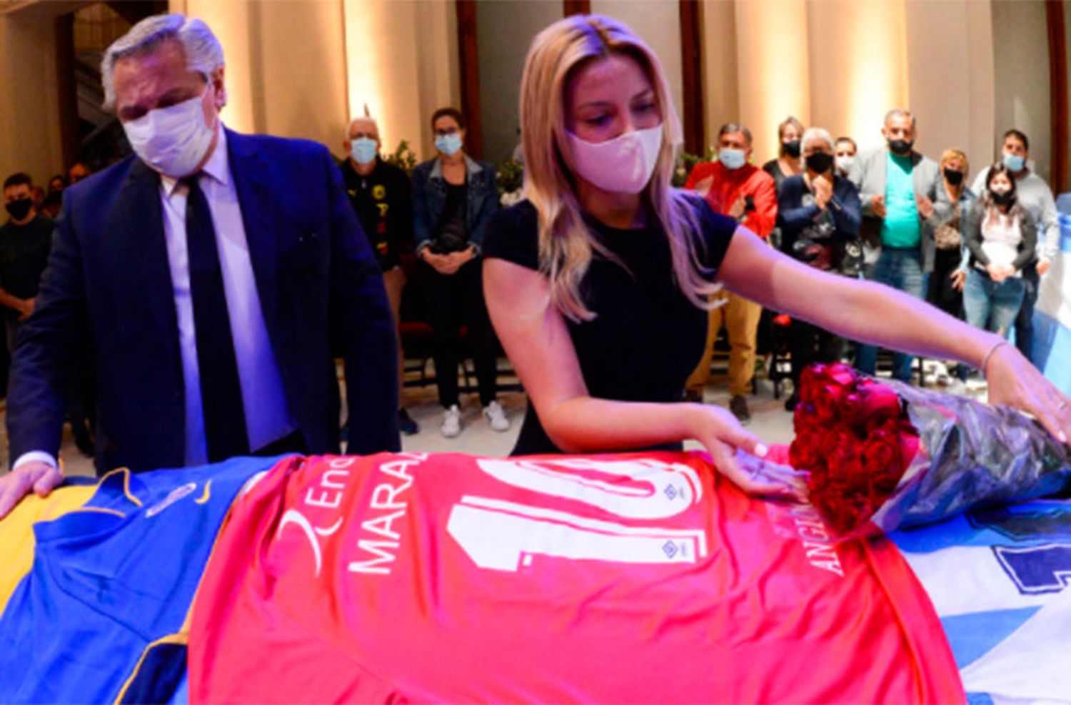 Alberto Fernández despidió a Maradona junto a sus ministros