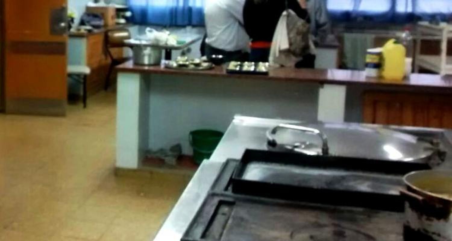 Escándalo en el Hospital: Enfermeras robaban mercadería de un depósito y quedaron filmadas