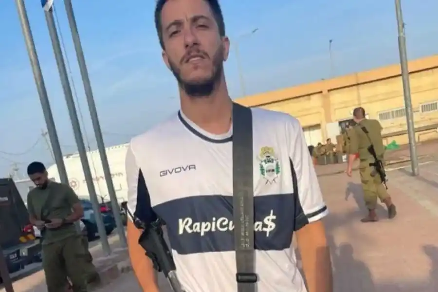Un argentino se sumó al ejército de Israel y combate con las camisetas de Gimnasia y Messi