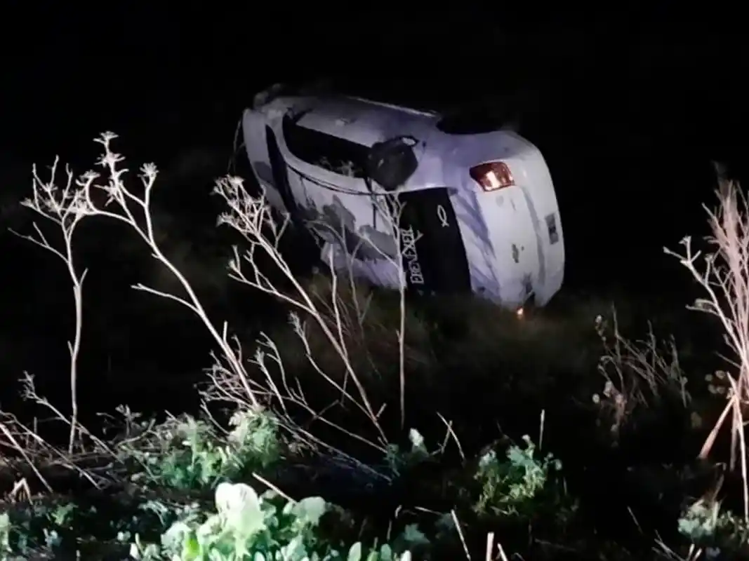 Un gualeguaychuense despistó y volcó en Ruta 11: fue hospitalizado