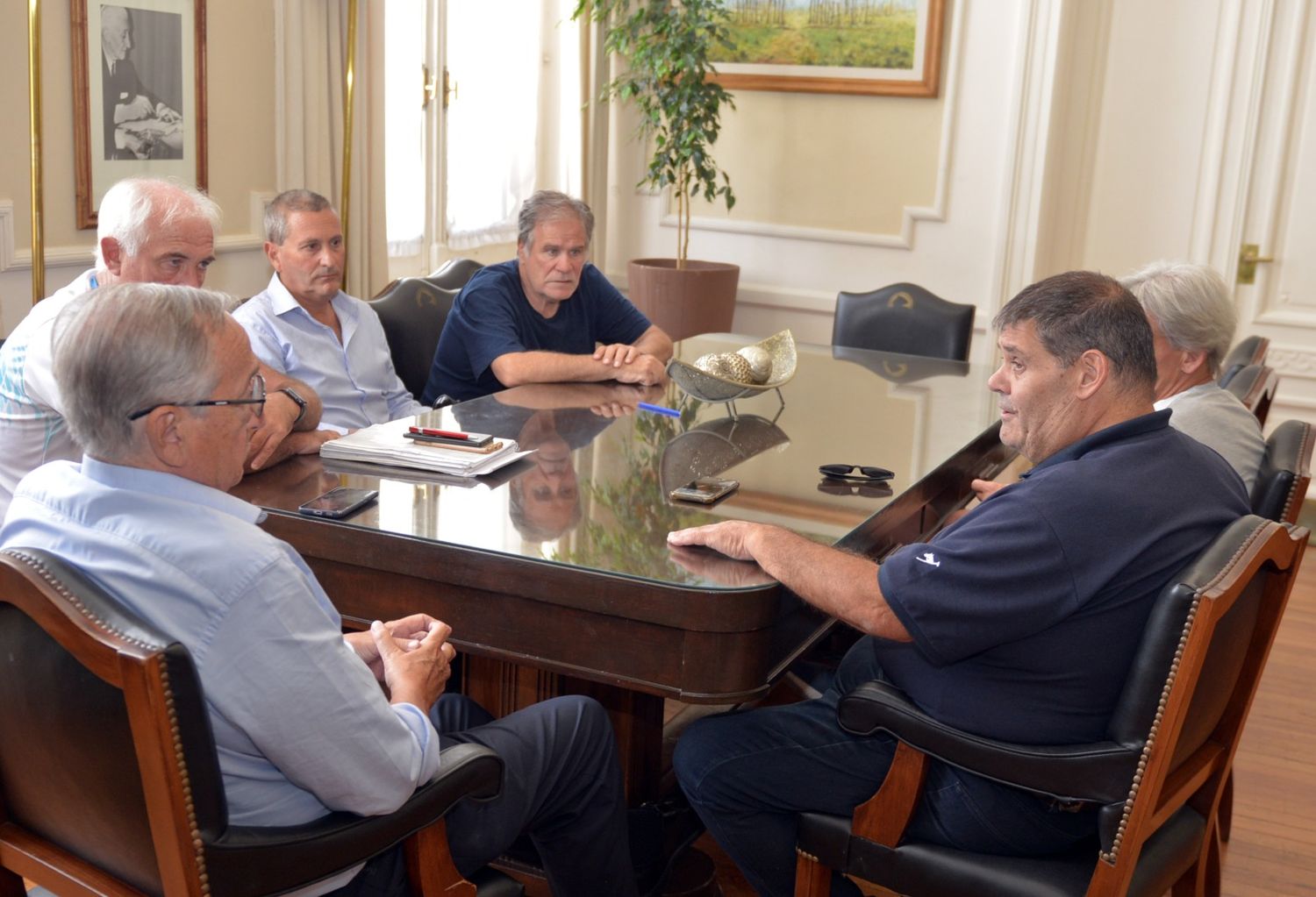 Autoridades municipales y de la Liga se reunieron por la próxima llegada de la Copa del Mundo.