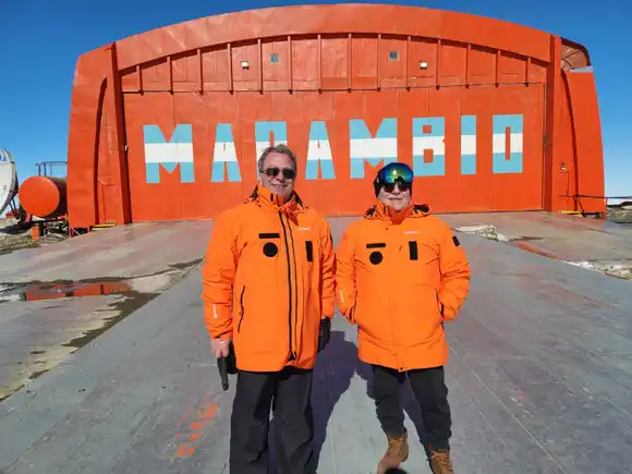 “No estamos varados, estamos viviendo una experiencia de vida en la Antártida”