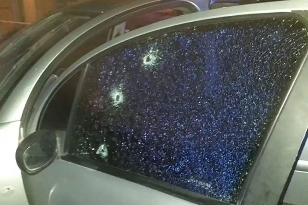 Rosario: asesinaron a un hombre mientras se trasladaba en su auto