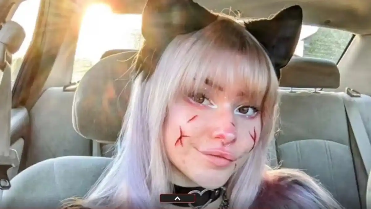 ¡Duerme en jaula y come croquetas! Conoce a la MUJER QUE SE CREE PERRO