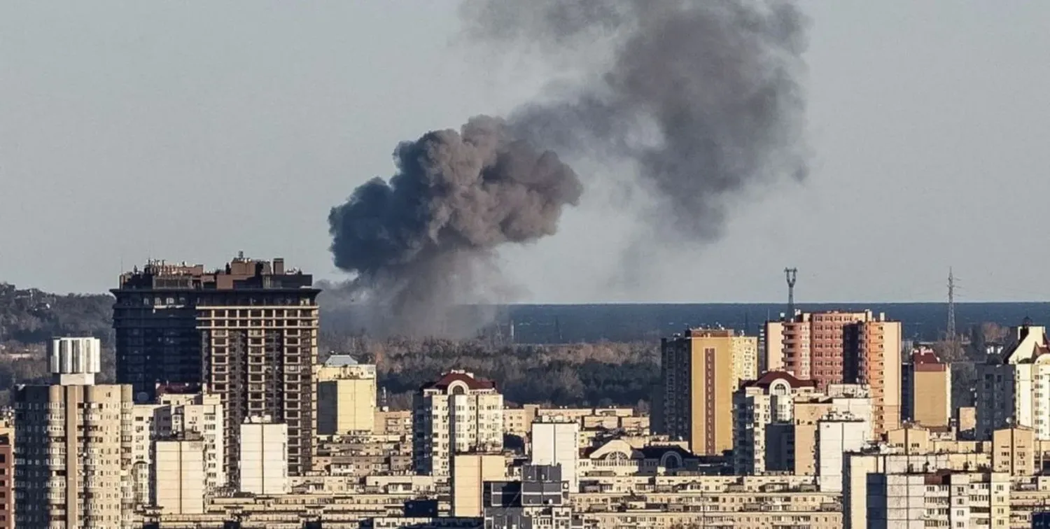 Buscan evitar un "conflicto militar" en la región como el ocurrido en Ucrania. Imagen de archivo de un ataque ruso a Kiev.