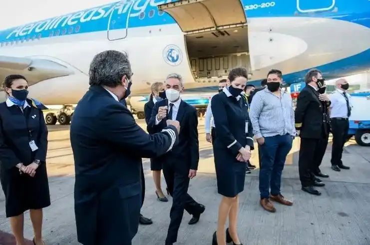 Partió el vuelo de Aerolíneas Argentinas que buscará las vacunas en Moscú