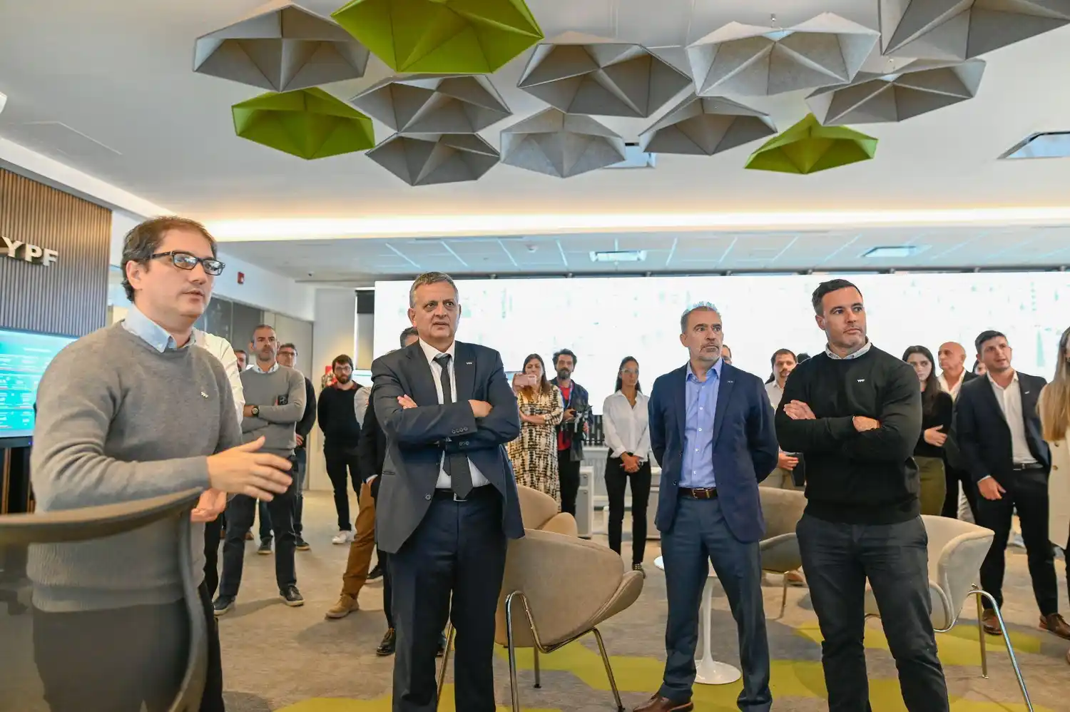 YPF revoluciona la producción de combustibles con su nuevo Centro de Inteligencia en Tiempo Real en la refinería de La Plata