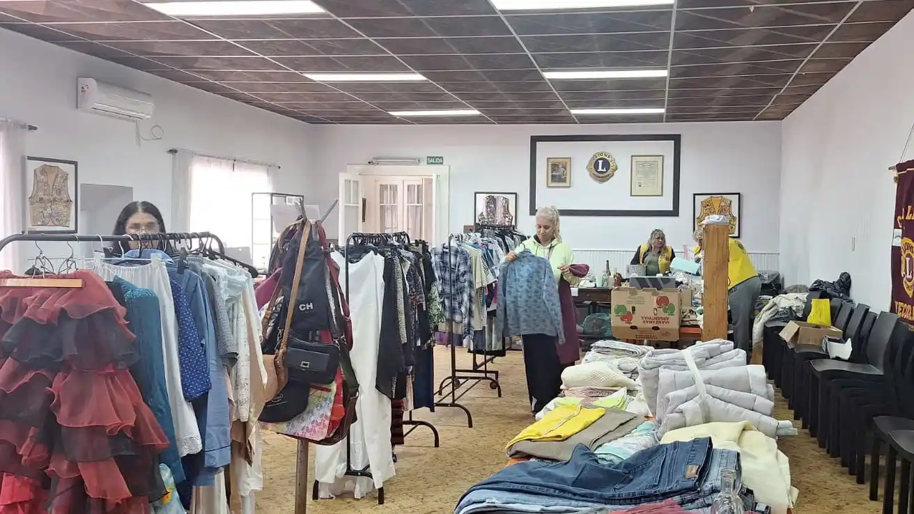 Prendas y otros objetos. En venta esta tarde