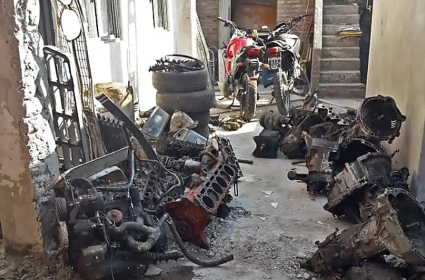 Incautaron autopartes en el barrio de Los Monos que se vendían ilegalmente por Facebook