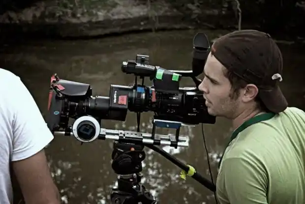 Joven director de cine visitará la ciudad en busca de un actor 