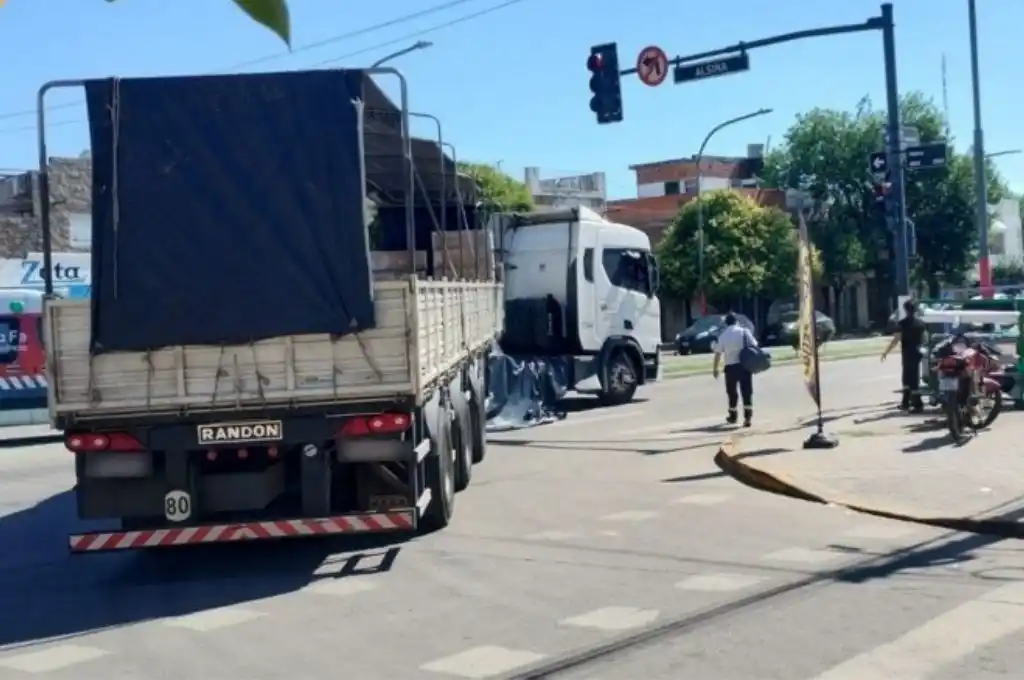 Sucedió en la intersección de Alsina y 27 de Febrero.
