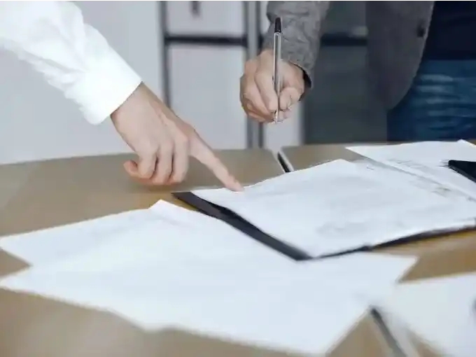 La reforma laboral abre la puerta a renegociar paritarias y convenios en todo el país, con fuerte rechazo de la CGT