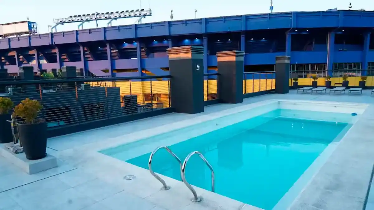 Un monoambiente en La Boca, en un edificio con amenities con vista a la Bombonera