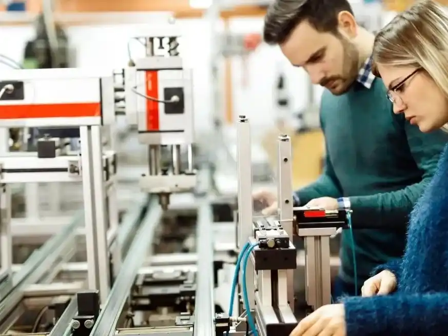 Fabricar electrónica en Argentina no significa inventar una industria paralela. Significa producir bajo la misma lógica con la que opera el mundo.