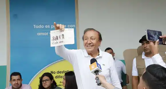 Rodolfo Hernández ejerció su derecho al voto: «Siempre adelante, ni un paso atrás»